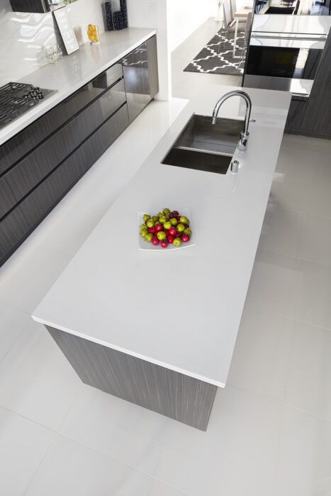 Denali Quartz_Pearl White Polished 24x24