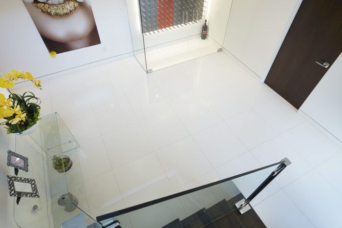 Pearl White Polished 24x24 (2)